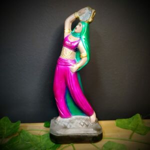 IMAGEM EM GESSO CIGANA DO PANDEIRO ROUPA PINK METALIZADO 23CM