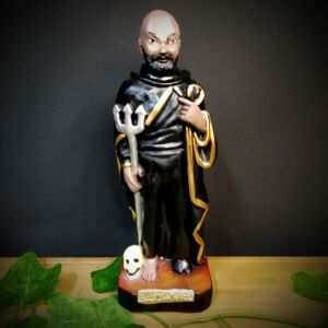 IMAGEM EM GESSO EXU CAVEIRA ROUPA PRETA 22CM