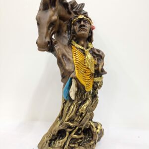 IMAGEM EM GESSO CABOCLO AMARELO COM CAVALO 33CM