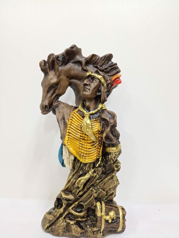 IMAGEM EM GESSO CABOCLO AMARELO COM CAVALO 33CM - Image 3