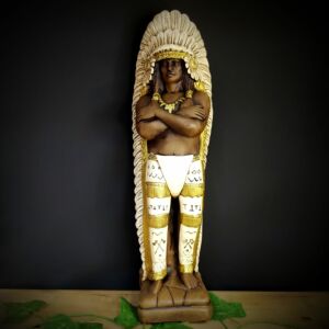 IMAGEM EM GESSO CABOCLO ENVELHECIDO COM PENAS BRANCAS 47CM