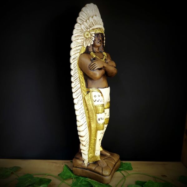 IMAGEM EM GESSO CABOCLO ENVELHECIDO COM PENAS BRANCAS 47CM - Imagem 2
