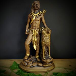 IMAGEM EM GESSO CABOCLO GUERREIRO COM LOBO ENVELHECIDO 32CM