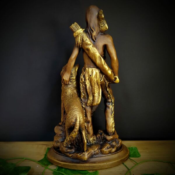 IMAGEM EM GESSO CABOCLO GUERREIRO COM LOBO ENVELHECIDO 32CM - Image 4