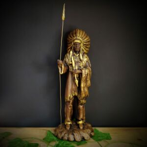 IMAGEM EM GESSO CABOCLO COM LANÇA ENVELHECIDO 36CM