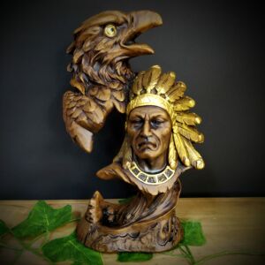 IMAGEM EM GESSO BUSTO CABOCLO COM ÁGUIA ENVELHECIDO 24CM
