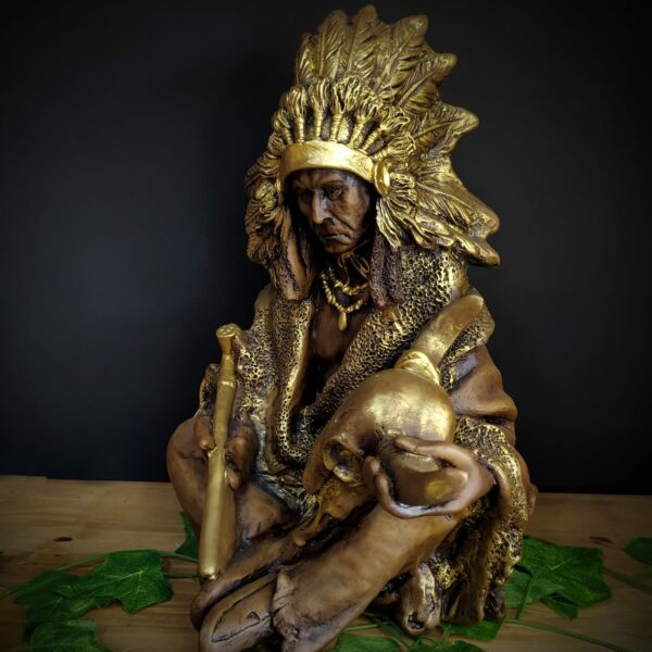 IMAGEM EM GESSO CABOCLO SENTADO COM CACHIMBO ENVELHECIDO 36CM - Imagem 2