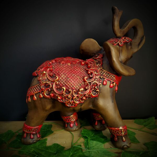 ELEFANTE MANTO FLORIDO ENVELHECIDO COM VERMELHO 30CM - Imagem 2