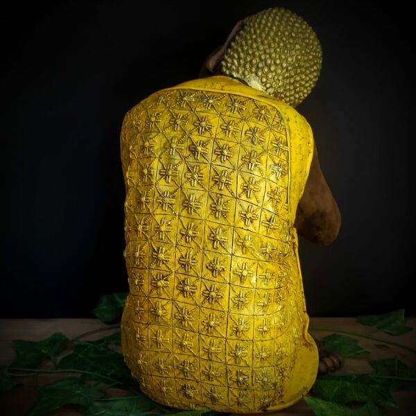 BUDA CRESPO DESCANÇANDO A CABEÇA NOS JOELHOS AMARELO 36CM - Imagem 3