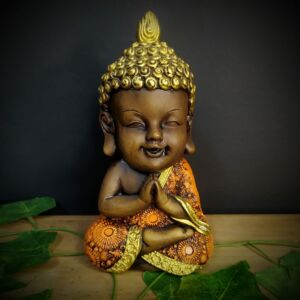 BUDA CRESPO SENTADO ENVELHECIDO COM LARANJA 19CM
