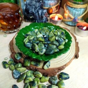 Kit 6 Pedras Jade Nefrita Jadeita Rolada Amuleto Mini 1cm - Proteção e Pureza - Cristal Natural