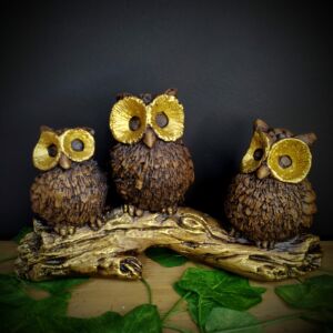TRIO DE CORUJAS NO GALHO ENVELHECIDA 16CM