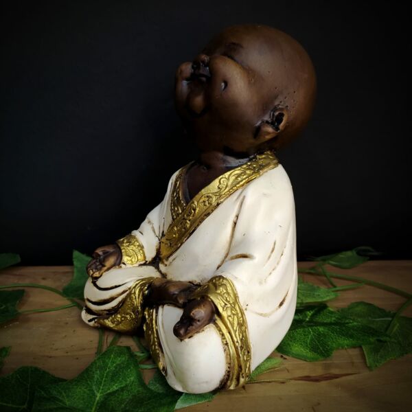 BUDA SORRIDENTE SENTADO ENVELHECIDO COM BRANCO 19CM - Imagem 2