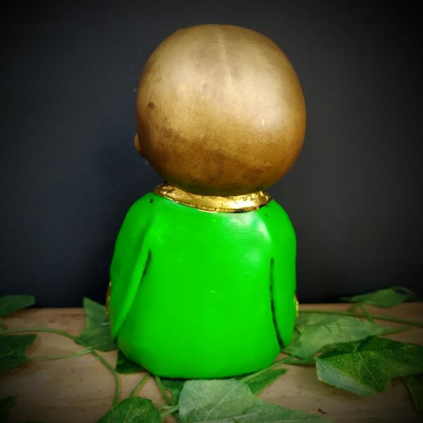 BUDA SORRIDENTE SENTADO ENVELHECIDO COM VERDE 19CM - Imagem 3