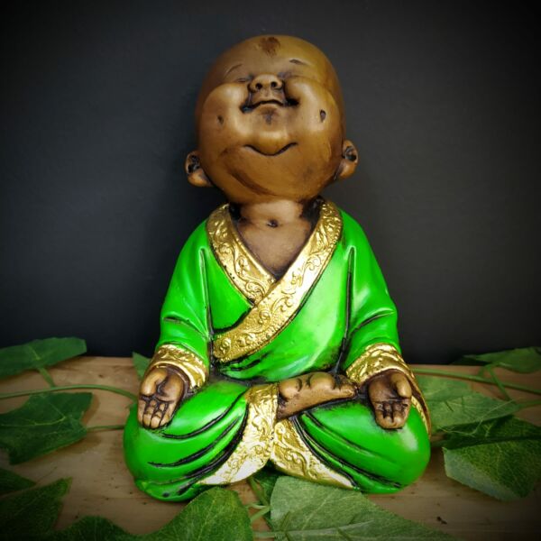 BUDA SORRIDENTE SENTADO ENVELHECIDO COM VERDE 19CM