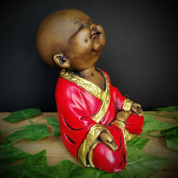 BUDA SORRIDENTE SENTADO ENVELHECIDO COM VERMELHO 19CM - Imagem 2
