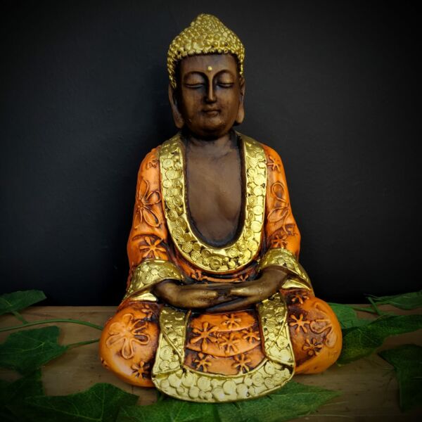 BUDA MÃOS POSTAS SENTADO ENVELHECIDO COM LARANJA 22CM