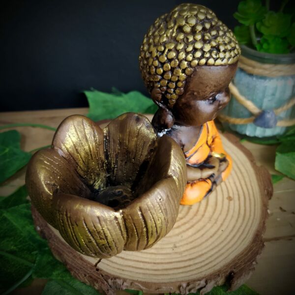 PORTA INCENSO BUDA COM POTINHO FLOR DE LÓTUS ENVELHECIDO COM LARANJA 10CM - Image 2