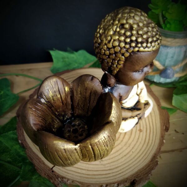 PORTA INCENSO BUDA COM POTINHO FLOR DE LÓTUS ENVELHECIDO COM BRANCO 10CM - Image 2