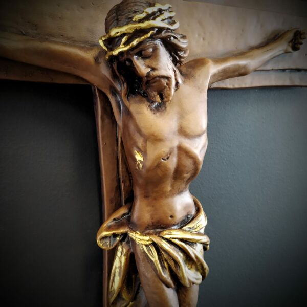 CRUCIFIXO DE PAREDE EM GESSO JESUS CRISTO 50x77CM - Image 3