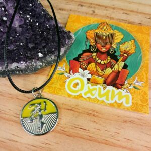 COLAR ORIXÁ OXUM COM MEDALHA PRATA RESINADA