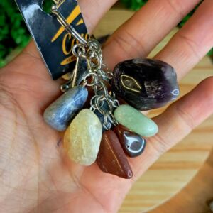 CHAVEIRO DE CRISTAIS NATURAIS SETE CHAKRAS