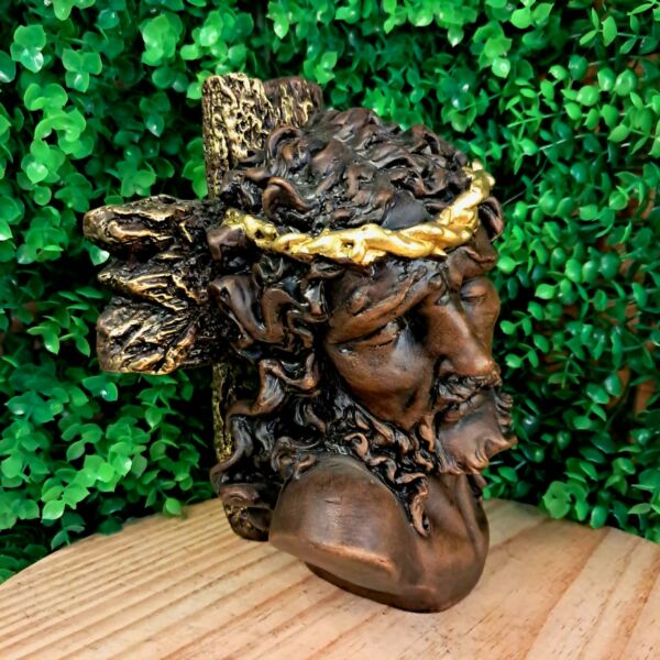 IMAGEM EM GESSO BUSTO DE JESUS CRISTO COM CRUZ 20CM - Imagem 2