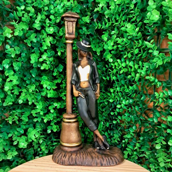 IMAGEM EM GESSO MALANDRA MARIA NAVALHA ROUPA PRETA 32CM