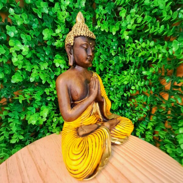 BUDA MEDITANDO PAZ ESPIRITUAL ENVELHECIDO COM AMARELO 26CM - Imagem 2