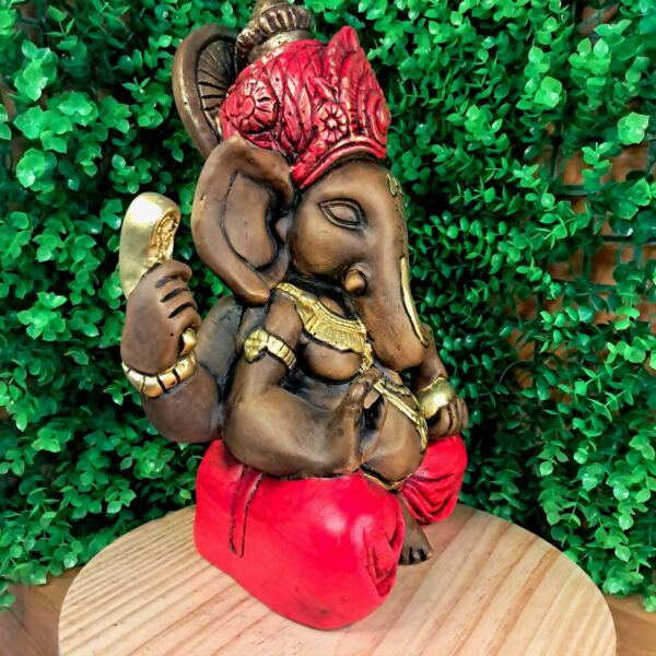 GANESHA SENTADO ENVELHECIDO COM VERMELHO 33CM - Imagem 2