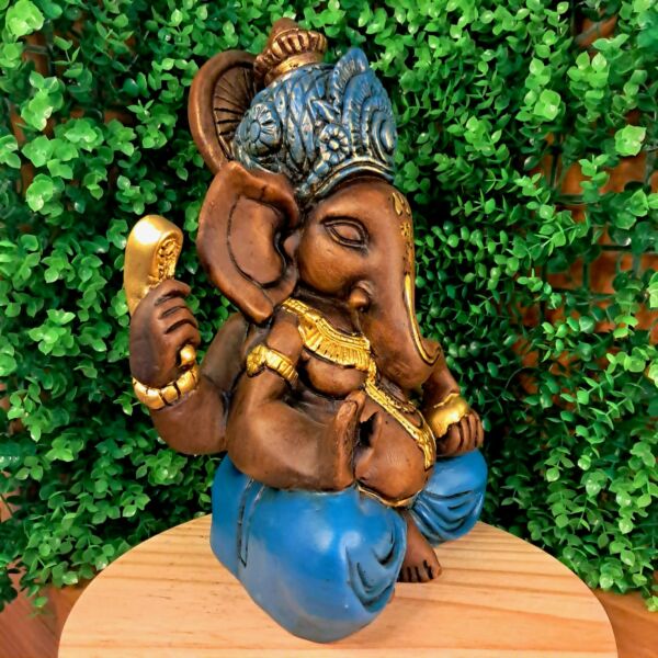 GANESHA SENTADO ENVELHECIDO COM AZUL ESCURO 33CM - Imagem 2