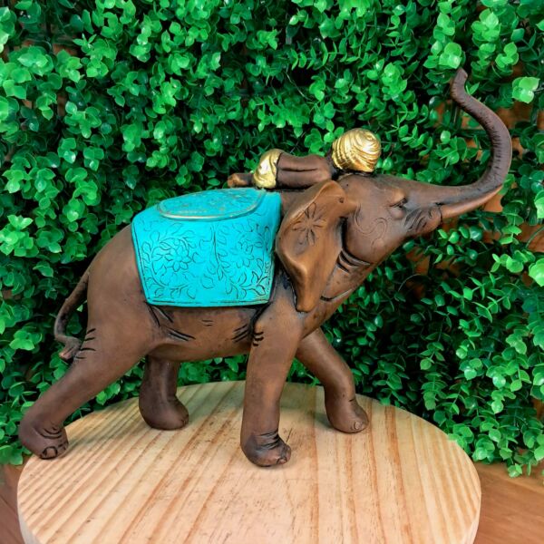 ELEFANTE ENVELHECIDO COM BÊBE MANTO AZUL TURQUESA 26CM - Imagem 3