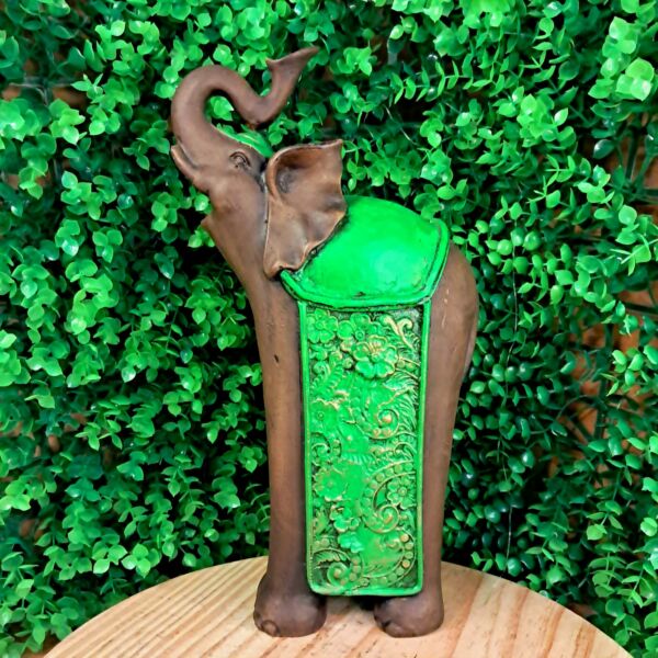 ELEFANTE ALTO ENVELHECIDO COM MANTO VERDE 30CM - Imagem 2