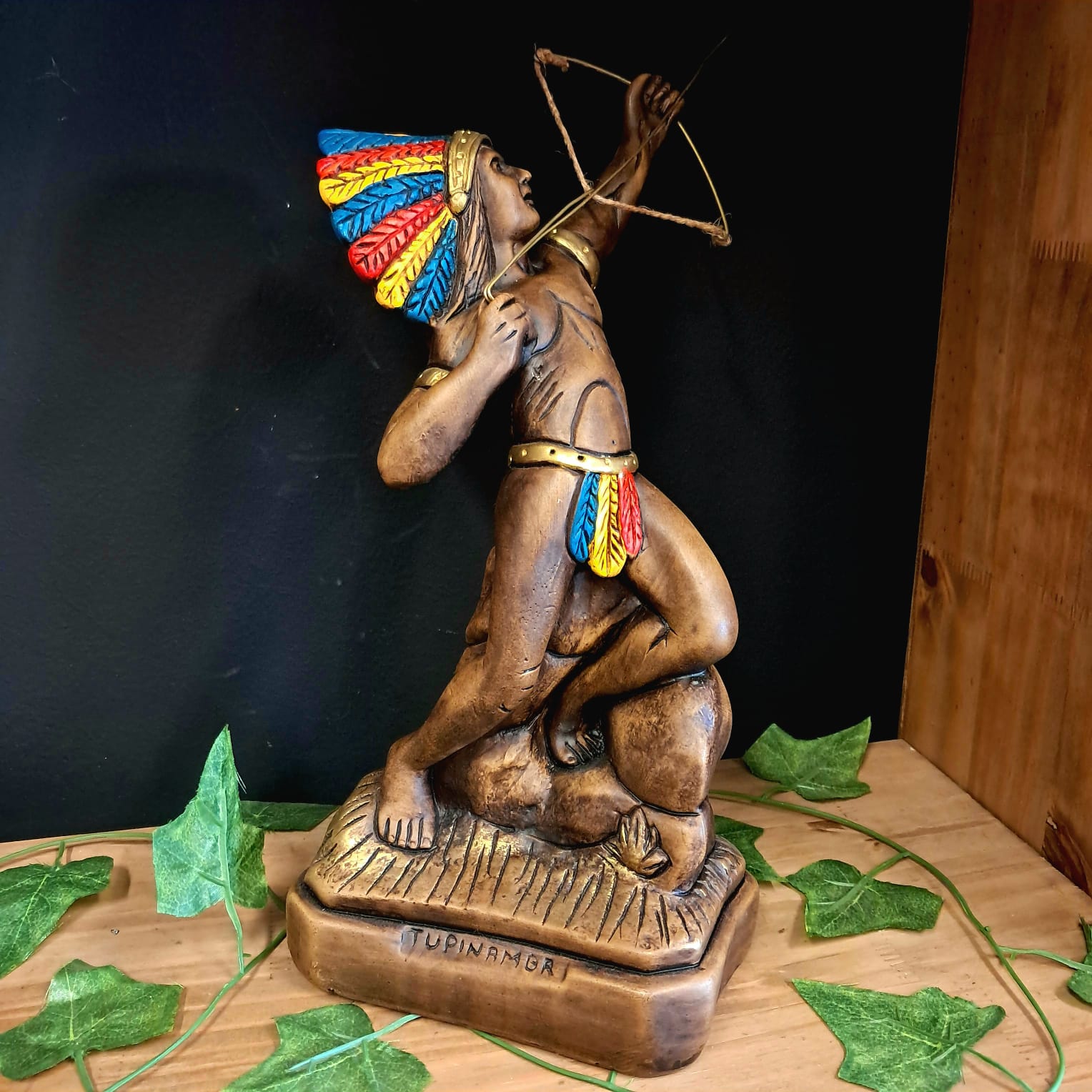 IMAGEM EM GESSO CABOCLA COM FLECHA 35CM - Imagem 2